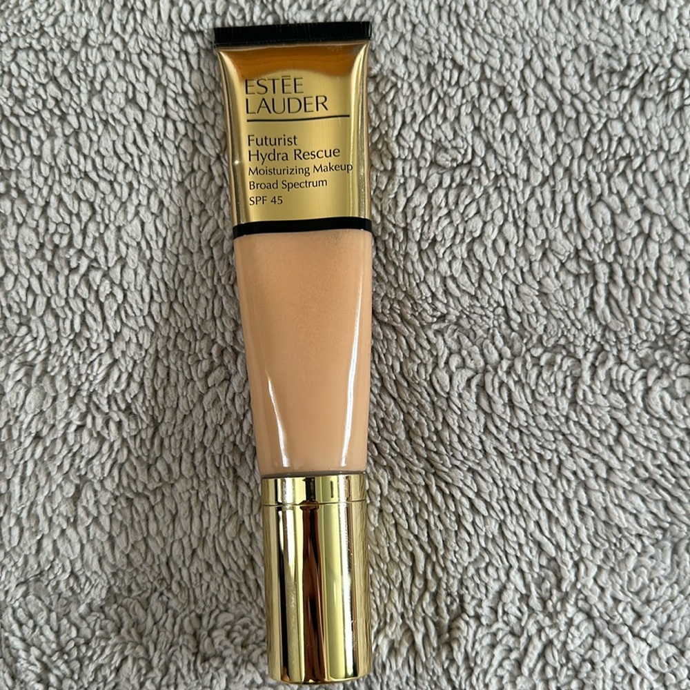 Estee Lauder Futurist Hydra Rescue foundation, shade 3W1 Tawny